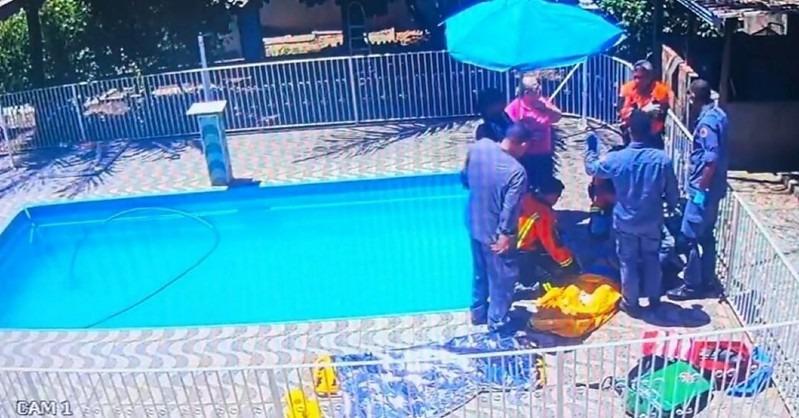 VÍDEO: Menina de 11 anos morre afogada após ficar presa em ralo de piscina