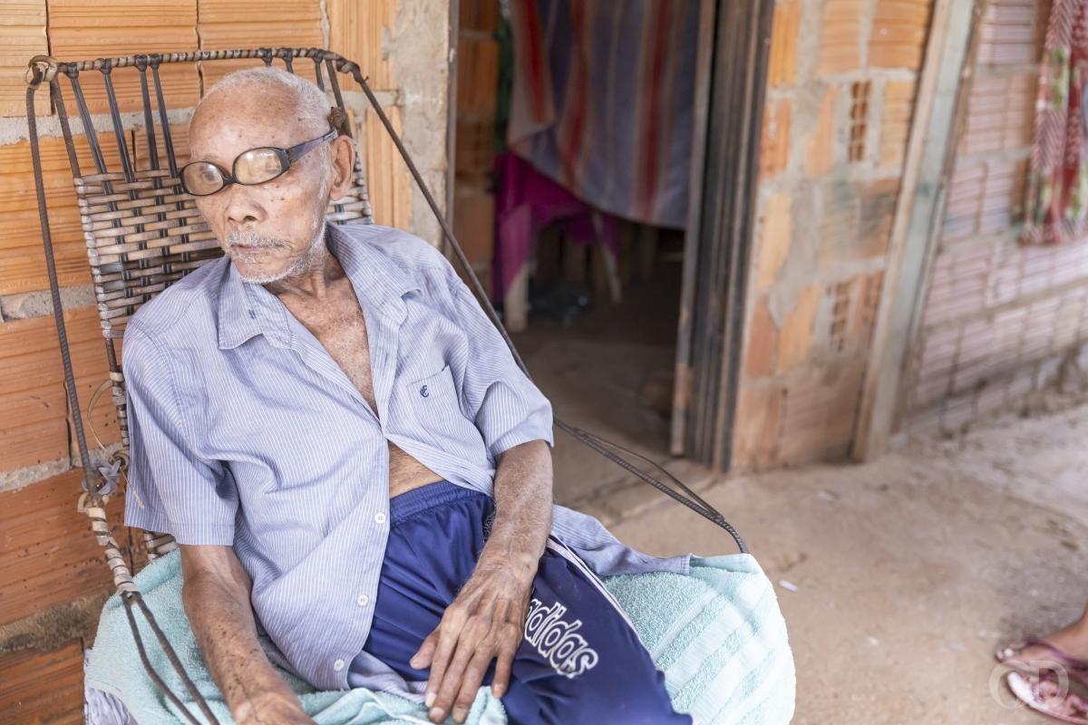 Aos 111 anos, idoso precisa provar que está vivo