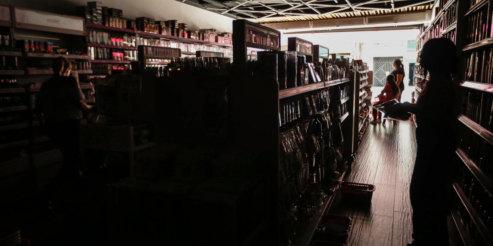 Região central de São Paulo enfrenta apagão nesta terça-feira