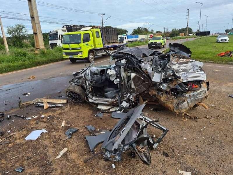 Colisão entre carro e caminhão deixa feridos na BR-163 em Sinop