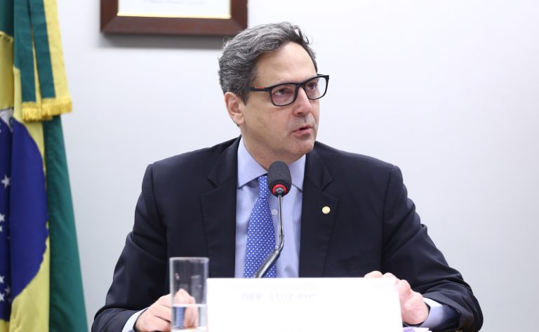 Deputados aprovam projeto que estabelece fiscalização do Congresso sobre contas de empresas supranacionais