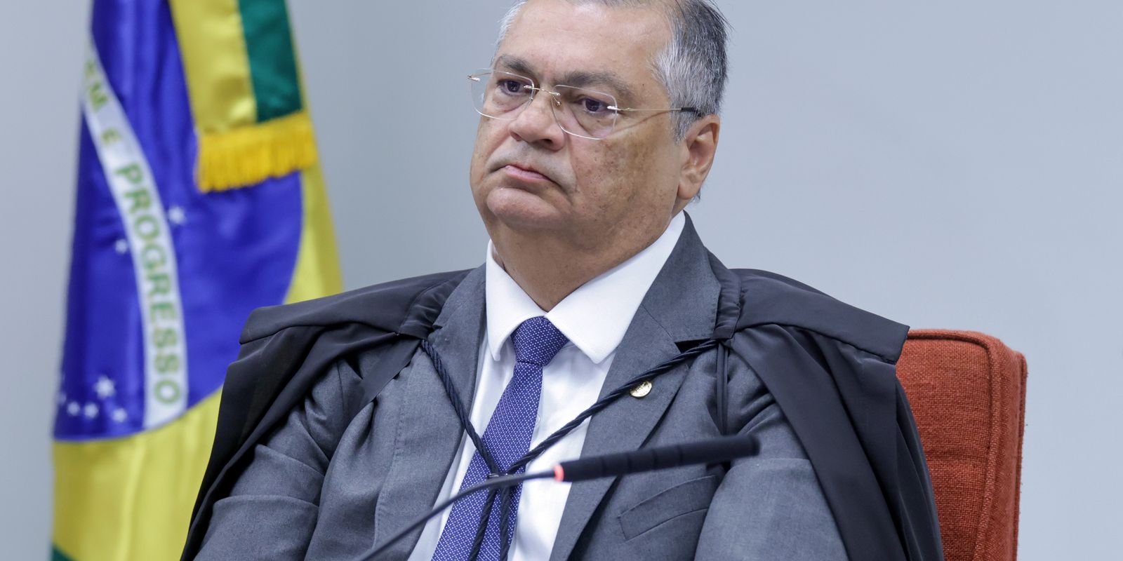 Flávio Dino, do STF, determina suspensão de 'penduricalhos' nos três poderes
