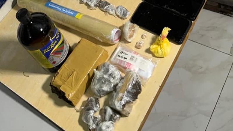 Dupla é presa com 57 porções de drogas em Cuiabá
