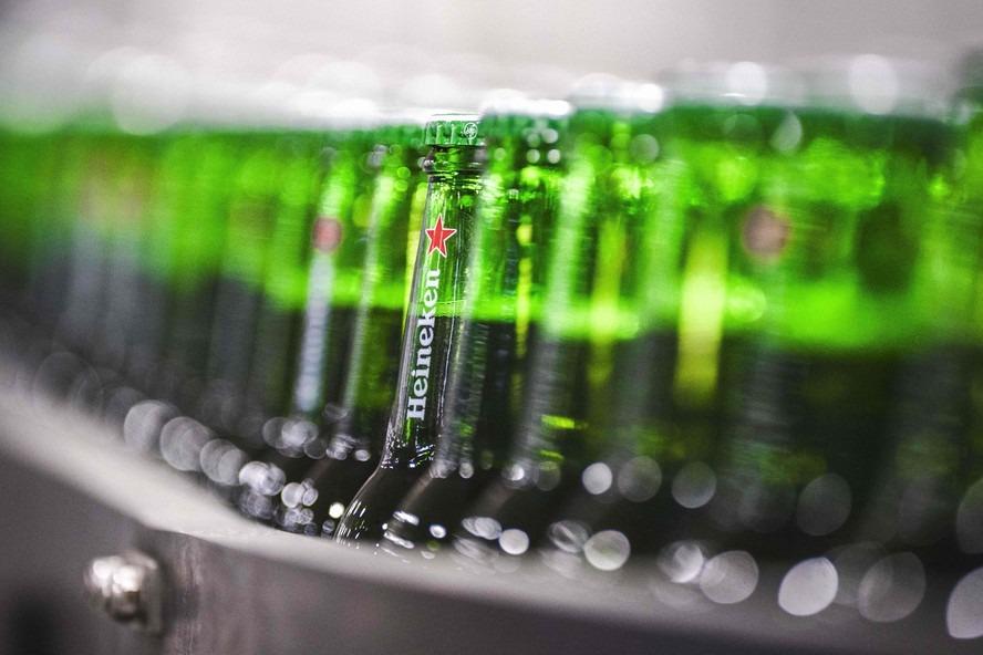 Heineken vai demitir de 6 mil a 7 mil funcionários no mundo após queda no consumo de cerveja