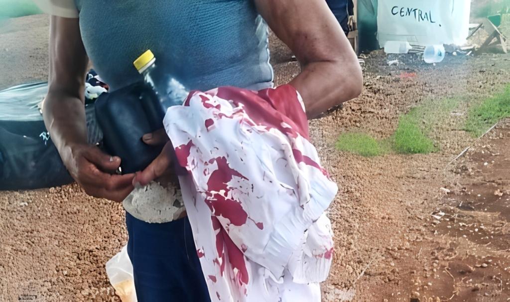 Homem é flagrado pela PM esfaqueando mulher no meio da rua em Cuiabá