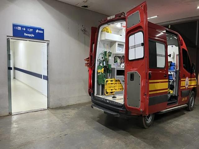 Mulher foi socorrida pelos bombeiros em academia, após barra de ferro cair em sua cabeça