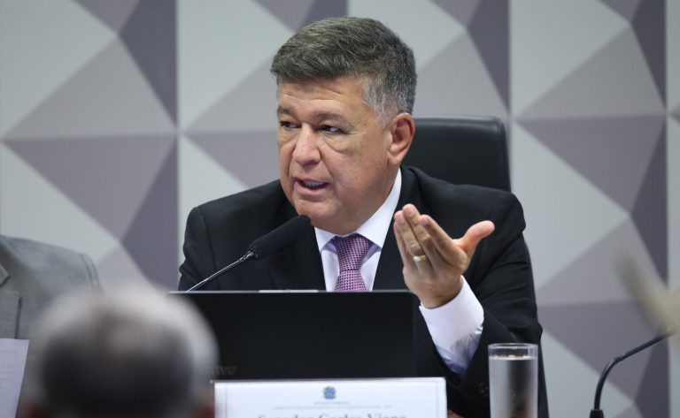 Presidente da CPMI do INSS pretende recorrer de decisão do STF que desobriga Vorcaro
