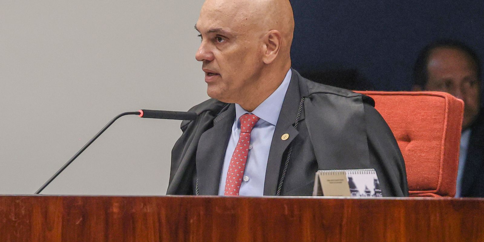 Alexandre de Moraes nega uso de jatos ligados a Daniel Vorcaro