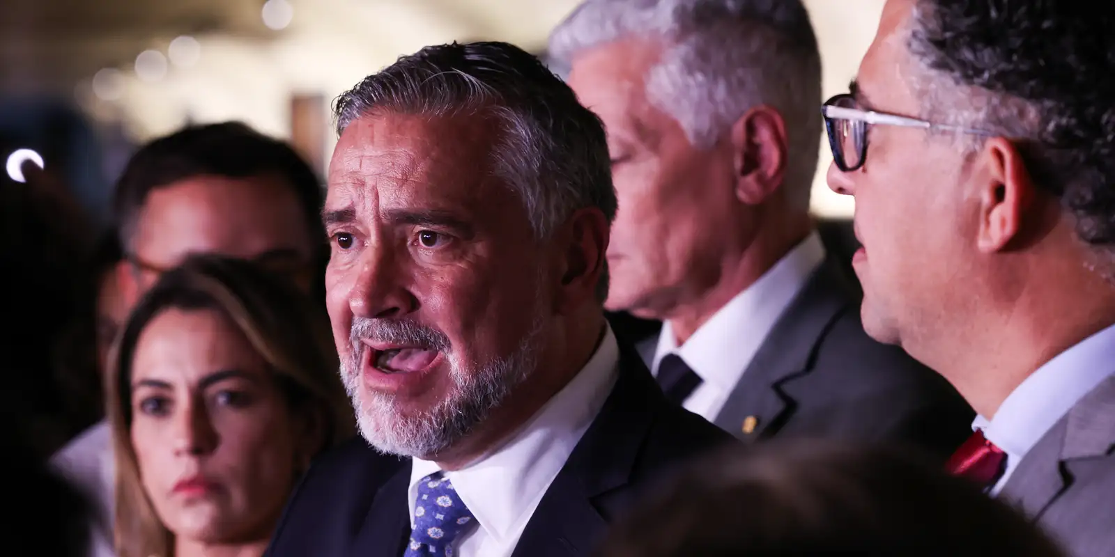 Base governista sugere indiciamento de Bolsonaro em relatório paralelo da CPMI do INSS