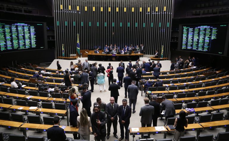 Câmara dos Deputados aprova proposta para padronizar atendimento a vítimas de violência sexual