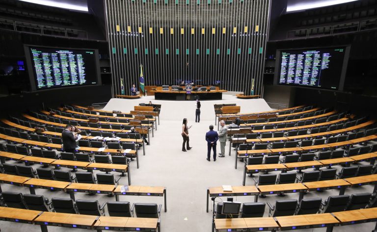 Câmara dos Deputados concede urgência a cinco projetos de lei