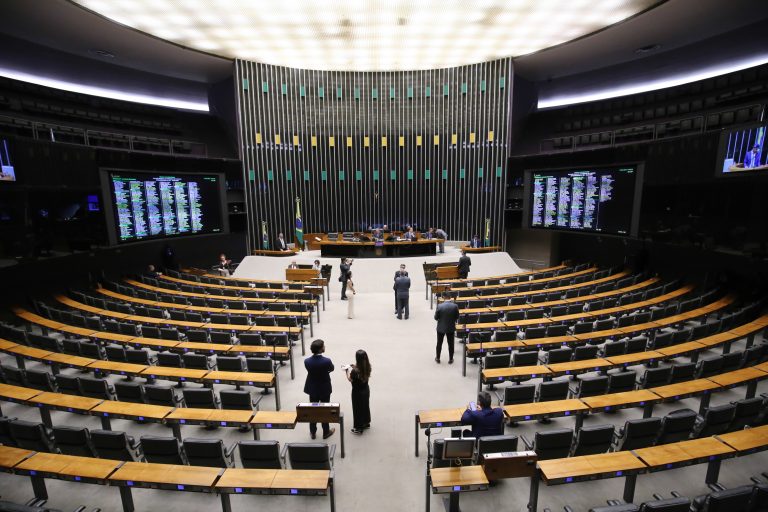 Deputados aprovam regime de urgência para três projetos de lei