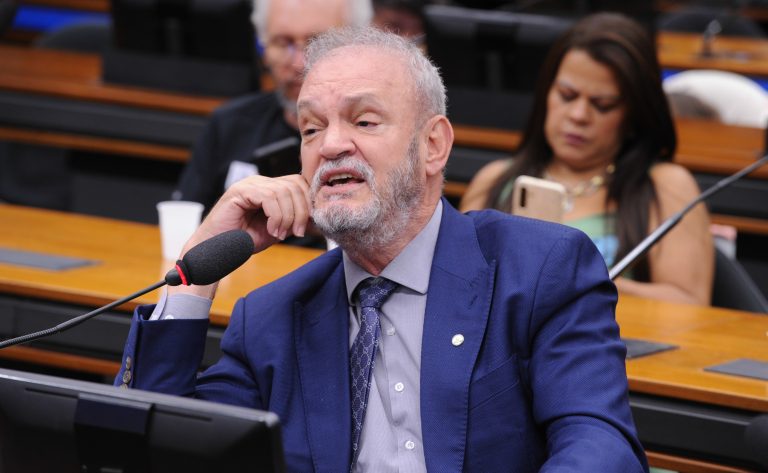 Comissão de saúde aprova proposta para priorizar atendimento de pessoas com deficiência