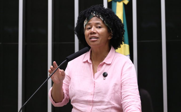 Comissão da Câmara aprova criação de cadastro no SUS para mulheres em situação de vulnerabilidade