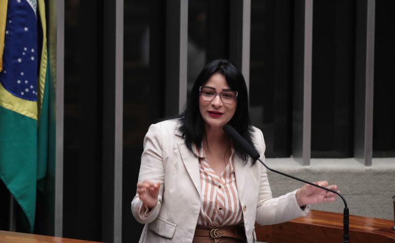 Comissão da Câmara aprova acesso de mulheres do campo a programas de combate ao câncer