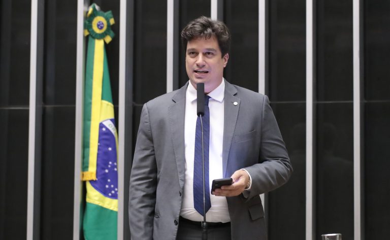 Comissão da Câmara aprova normas para uso de inteligência artificial no trabalho