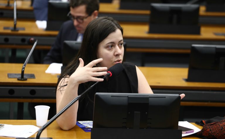 Comissão aprova restrição de porte de arma para agentes sob efeito de drogas