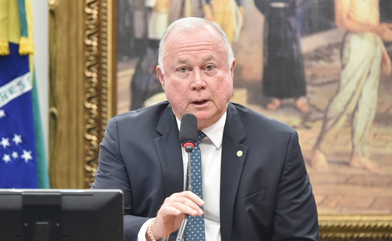 Comissão de Constituição e Justiça avalia fim da escala 6x1 e redução da jornada laboral