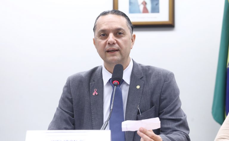 Comissão Especial de Combate ao Câncer debate doença renal crônica