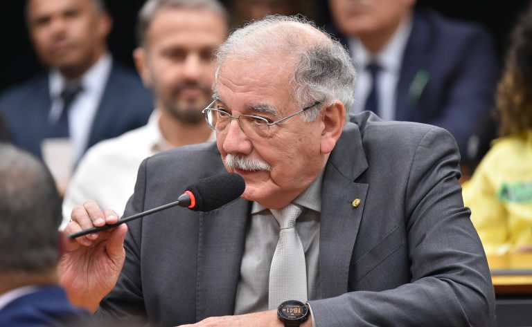 Comissão de saúde da câmara promove debate sobre a valorização da clínica médica