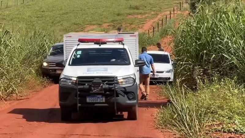 Corpo de homem é encontrado em matagal próximo a carro em MT