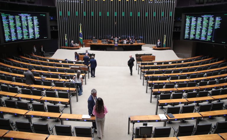 Câmara dos Deputados avalia projeto que desburocratiza seguro de exportação