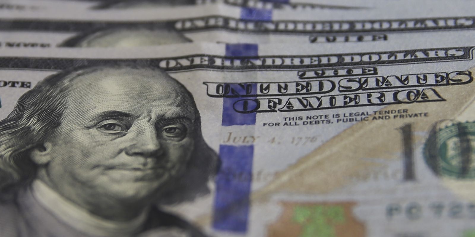 Petróleo e dólar disparam após ataque militar ao Irã; entenda as consequências