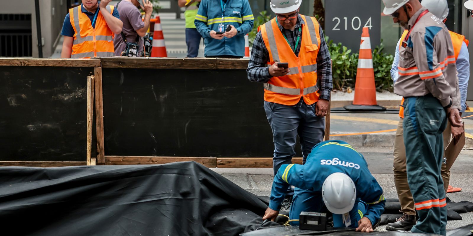 Enel detecta gás em cratera na rua da Consolação após explosão