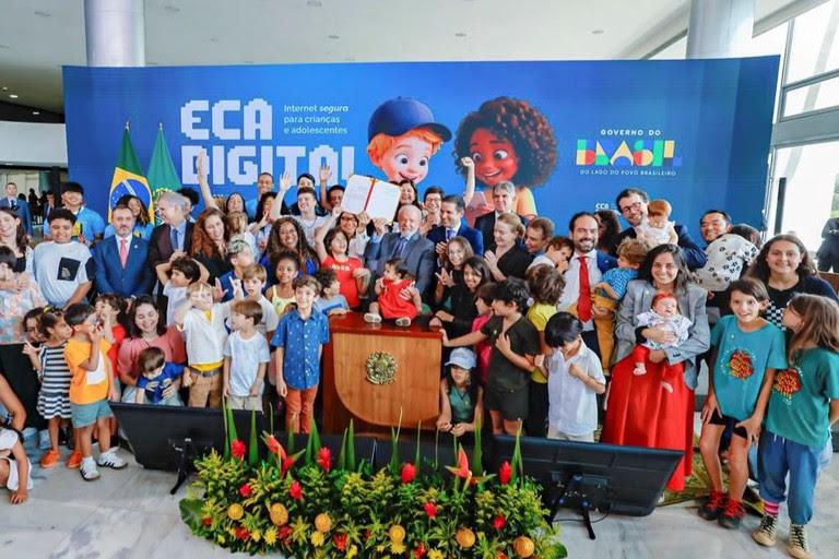 Estamos garantindo que nossos jovens possam estar online em segurança, diz Lula ao assinar regulamentação do ECA Digital
