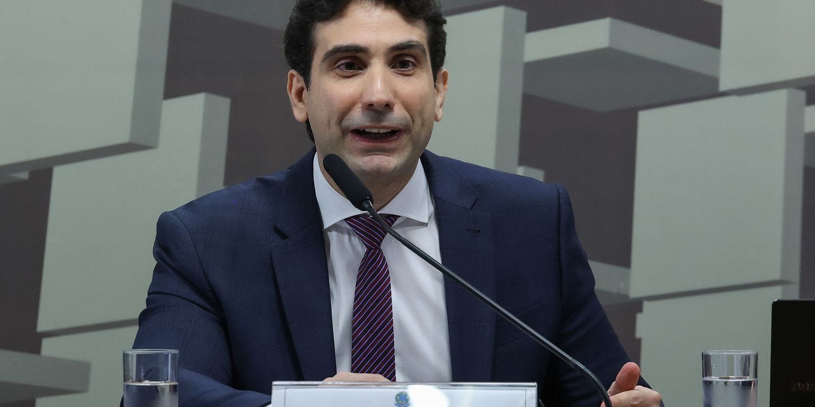 Galípolo considera Brasil mais resguardado da volatilidade global