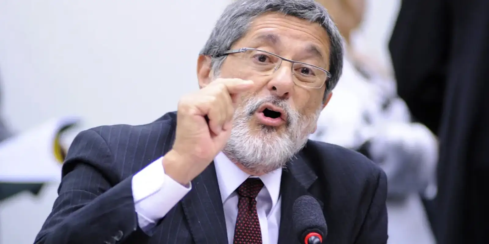 Crise no Oriente Médio evidencia vulnerabilidade energética do Brasil, aponta ex-líder da Petrobras