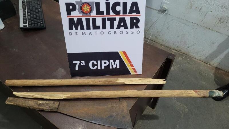 Homem tenta matar duas mulheres com facão, invade casa e acaba preso 