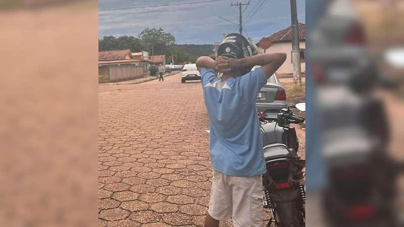 Jovem de 16 anos com mandado por tráfico de drogas é apreendido pela PM em Arenápolis