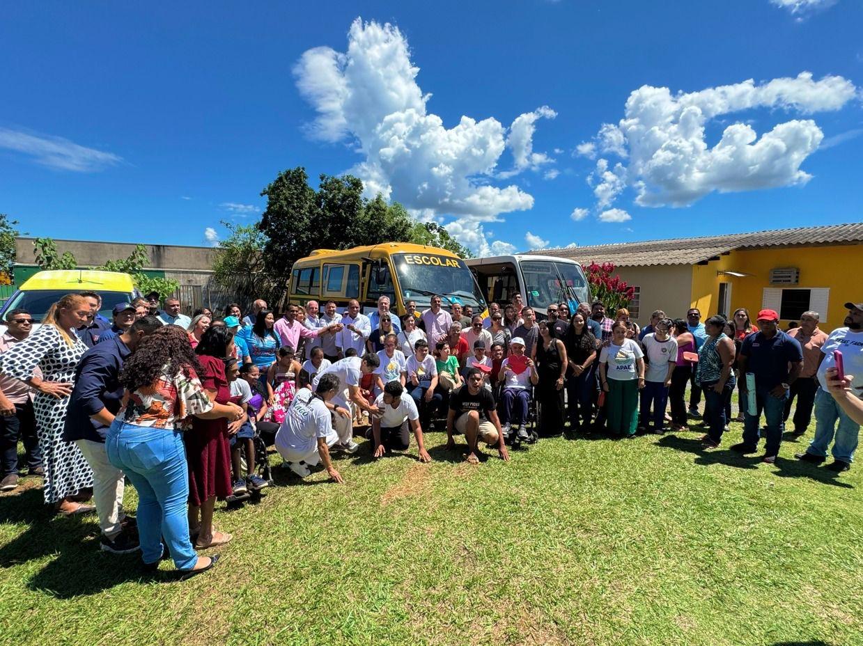 Juca do Guaraná garante ônibus para a Apae de Chapada dos Guimarães
