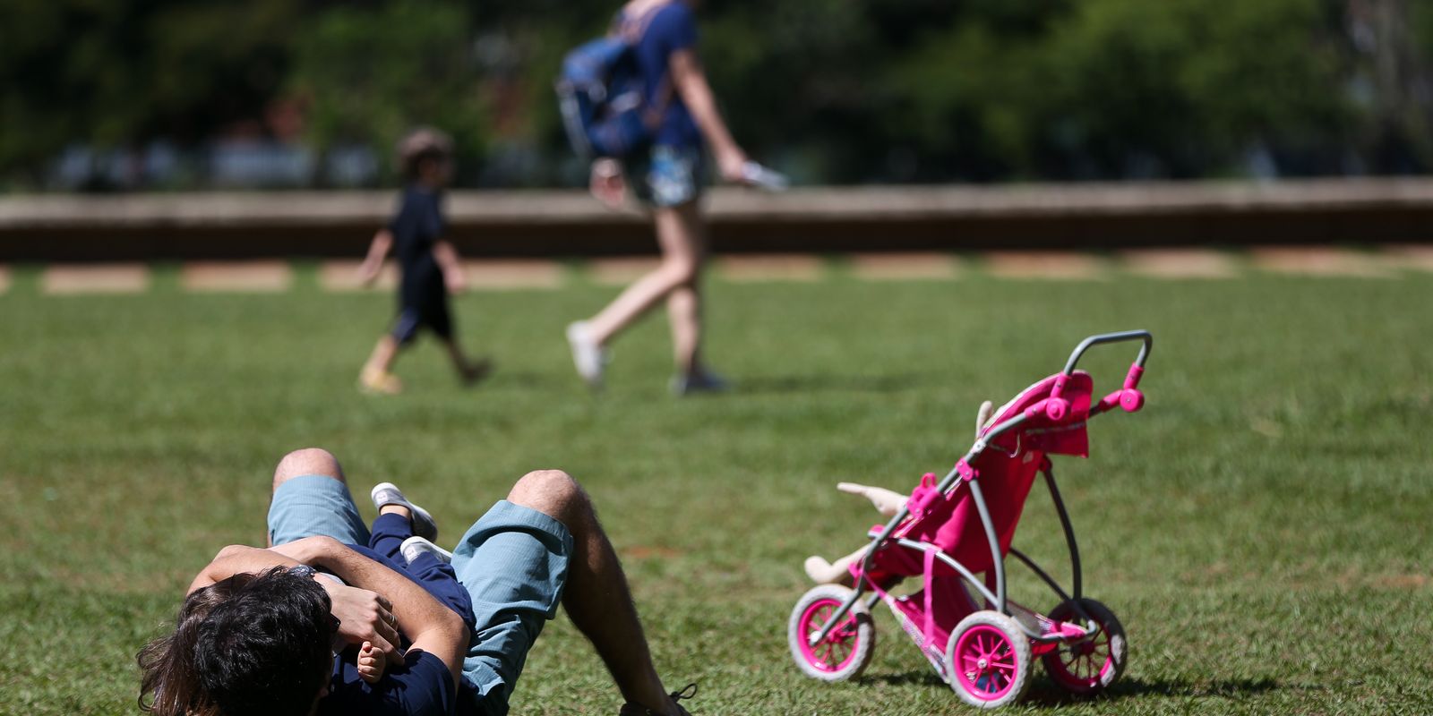 Senado aprova projeto que amplia licença-paternidade para até 20 dias