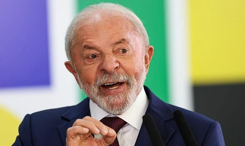 Lula diz que Brasil precisa se armar “senão alguém invade”
