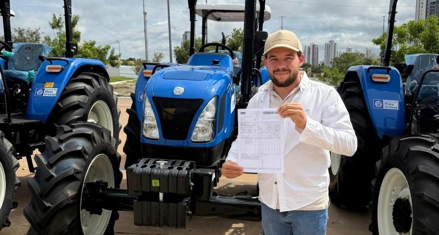 Mais tecnologia no campo: Rosário Oeste recebe trator para impulsionar a agricultura familiar