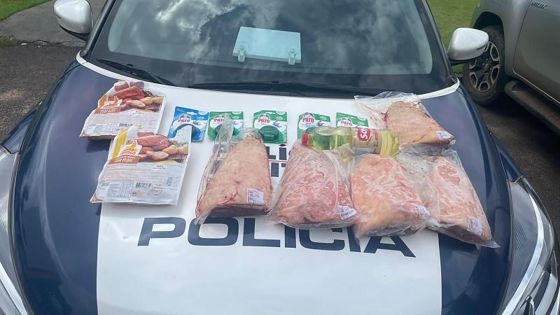 Mulher é flagrada furtando picanha e linguiça em mercado de MT