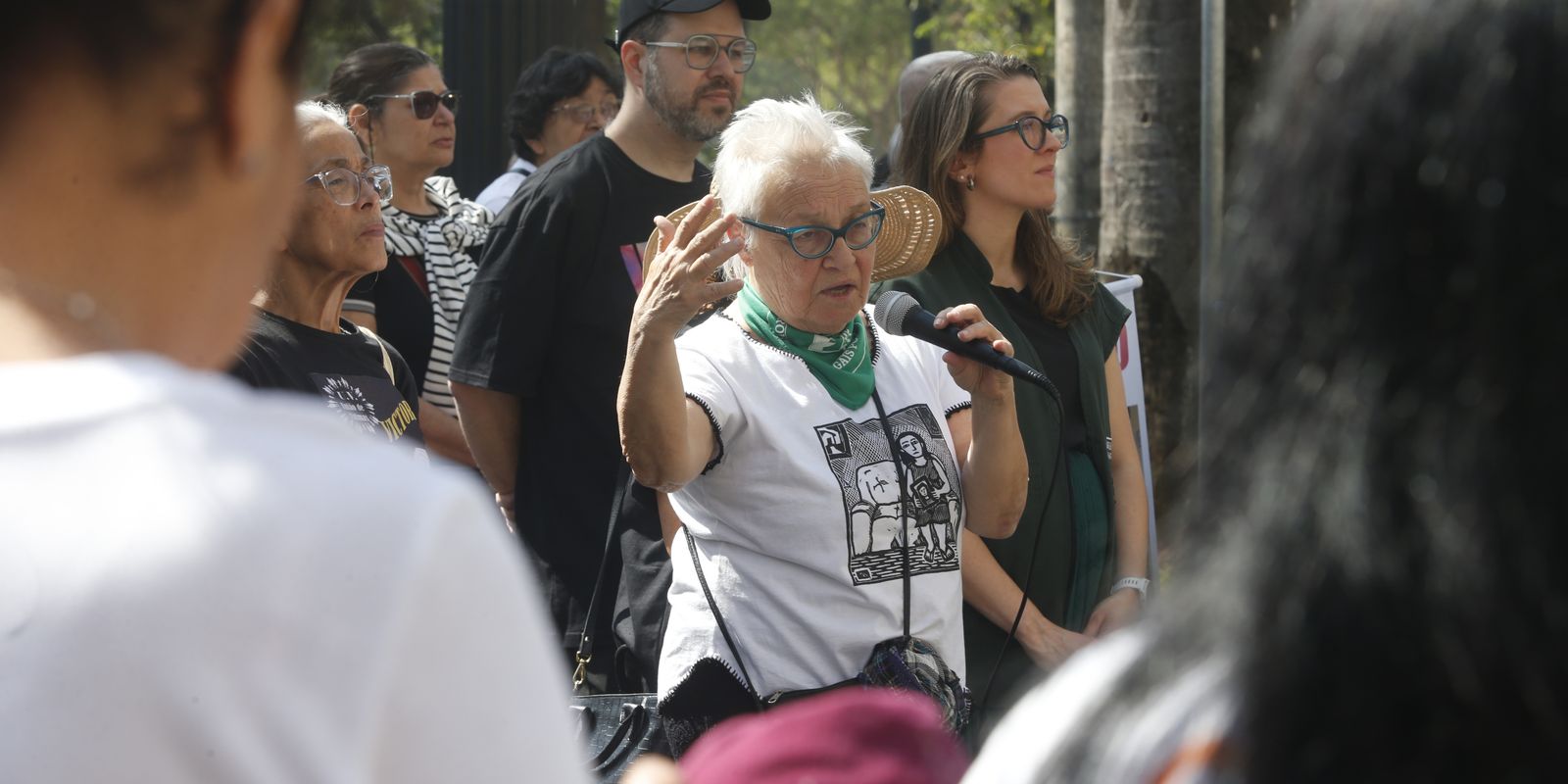 Mulheres veem direito de ir e vir ameaçado, alerta Amelinha Teles