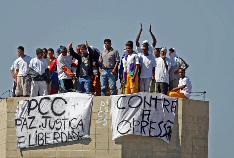 Por Que PCC e CV Não São Considerados Terroristas pela Lei Brasileira?