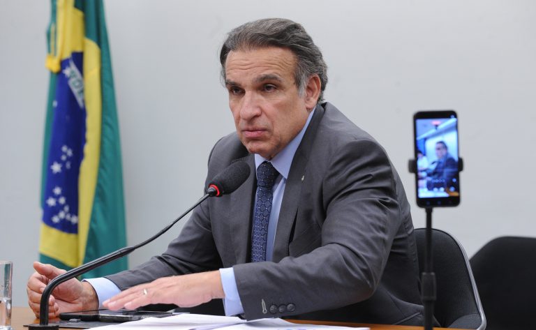Comissão da Câmara autoriza motoristas com CNH B a dirigir elétricos de até 4.250 kg