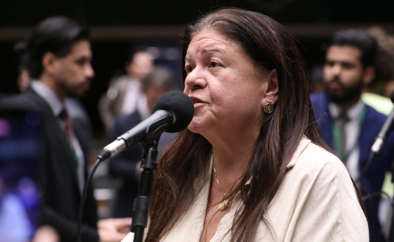 Projeto de lei busca ampliar pena para militar em casos de estupro de vulnerável com lesão grave