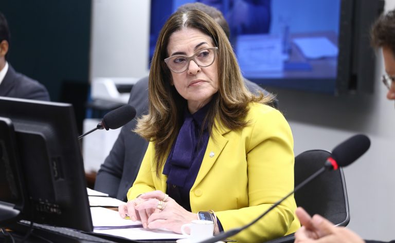 Projeto propõe rede de suporte psicológico e financeiro para mães atípicas e cuidadores