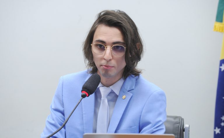 Proposta legislativa exige contracheque digital para empresas