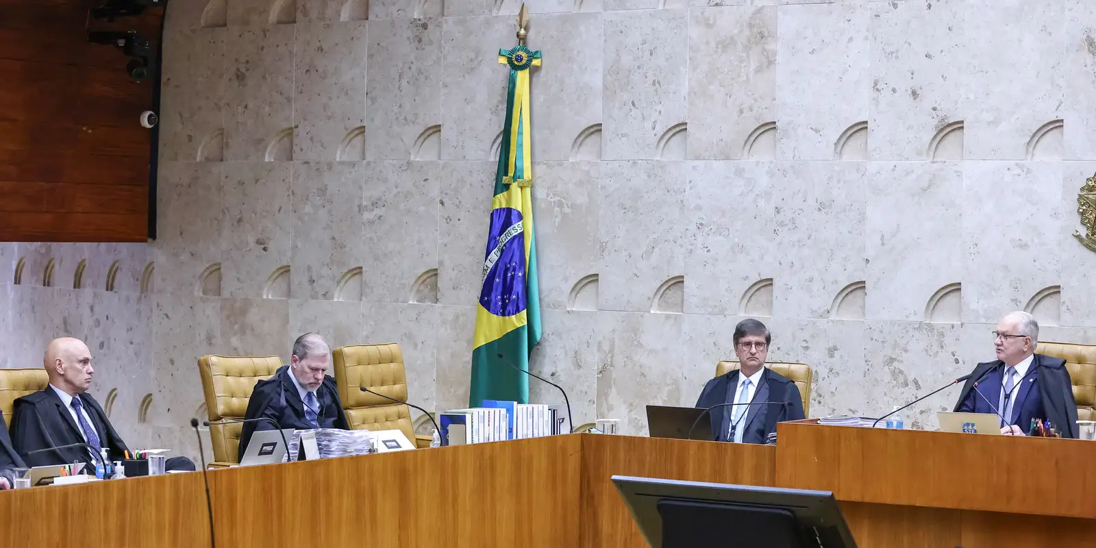 STF retoma análise de pagamentos extrateto
