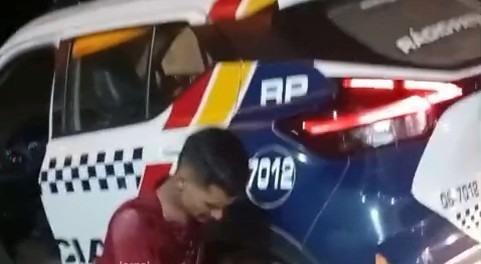 Tiroteio e Pânico: Homem Ligado ao PCC é Alvejado Próximo a Posto de Gasolina