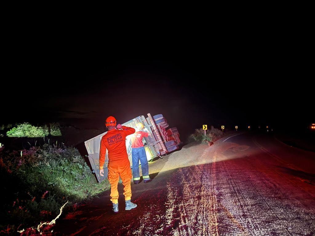 Tragédia em Campo Novo do Parecis: Bombeiros retiram corpo de motorista preso às ferragens de caminhão