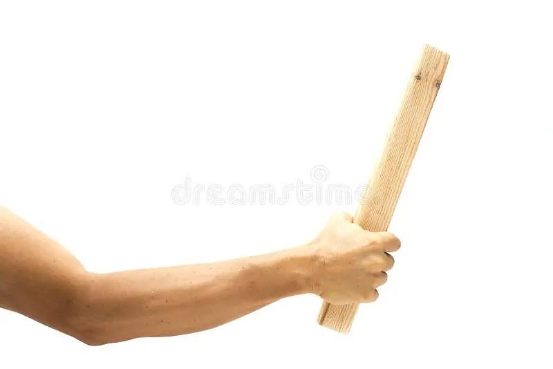 Vizinho invade casa e mata mulher a pauladas enquanto ela dormia; suspeito é preso