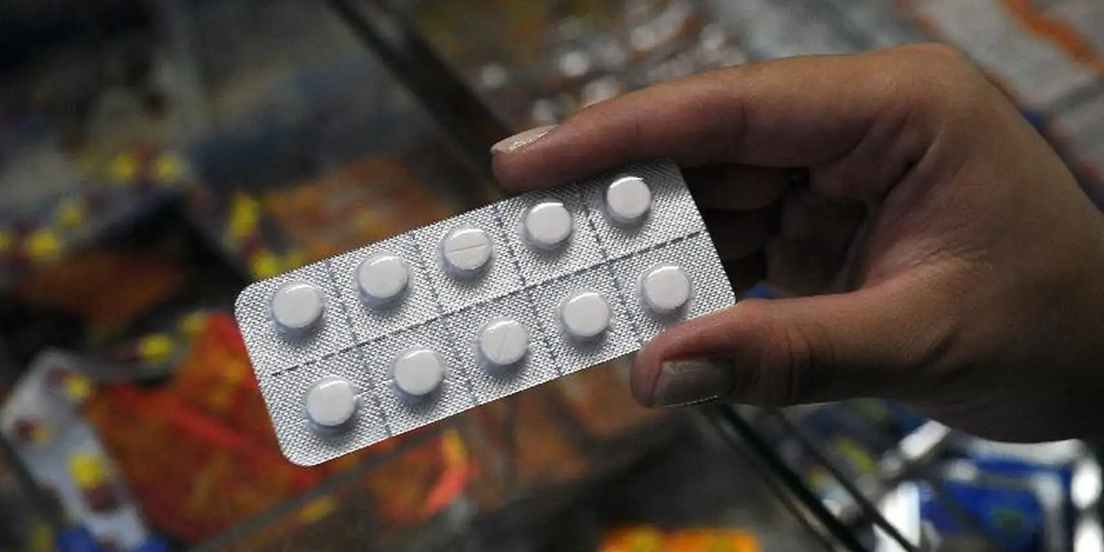 Anvisa determina recolhimento de lote de dipirona com irregularidade