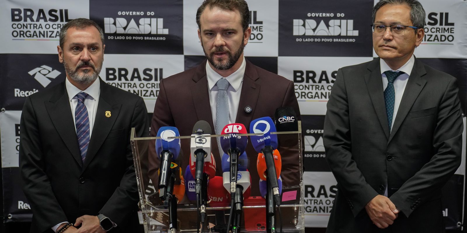 Brasil e EUA firmam pacto contra tráfico de armas e drogas